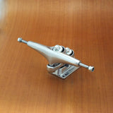 Gullwing 9" Sidewinder II Trucks - Silver