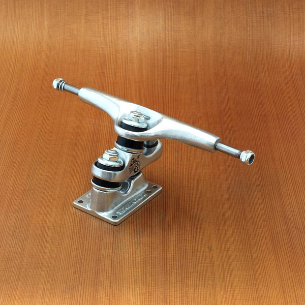 Gullwing 9" Sidewinder II Trucks - Silver
