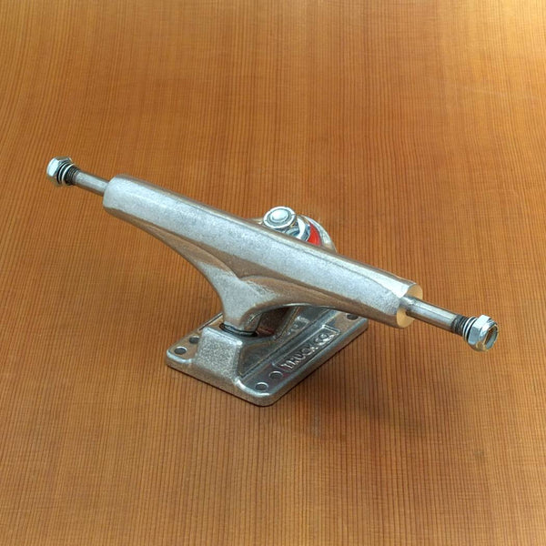 Gullwing 8.5" Shadow DLX Trucks - Silver