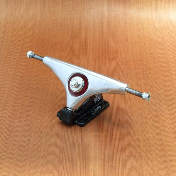 Gullwing 9" Charger Trucks - Silver/Black