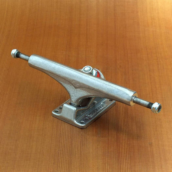 Gullwing 9" Shadow DLX Trucks - Silver