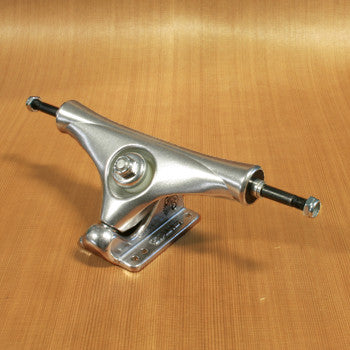 Gullwing 9.5" Stalker 40 Degree Trucks - Silver