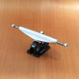 Gullwing 9" Charger Trucks - Silver/Black