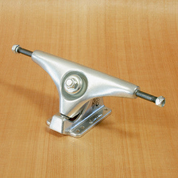 Gullwing 9" Charger Trucks - Silver