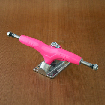 Gullwing 9" Pro III Trucks - Pink